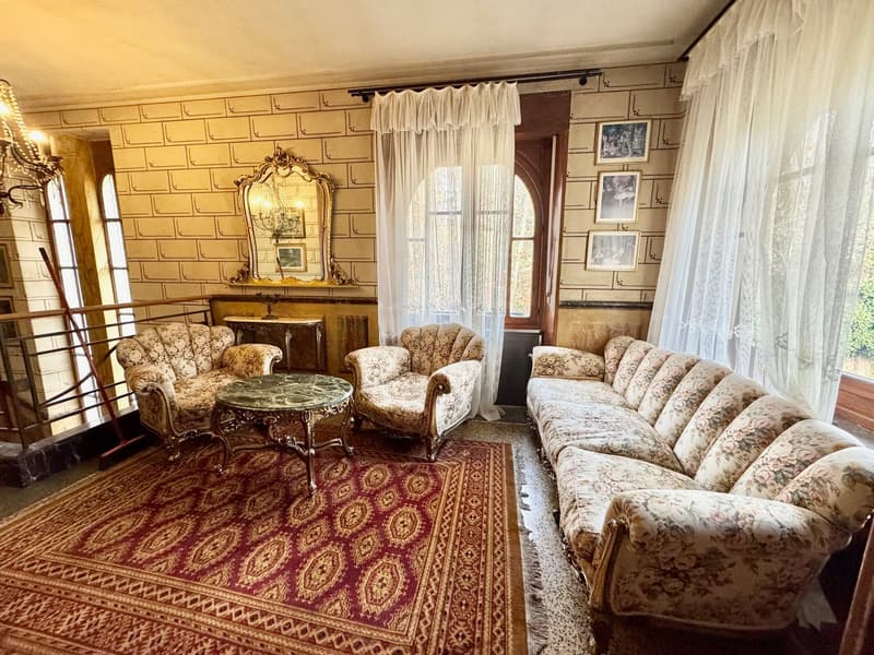 Large villa with beautiful garden, in sunny south location (16)
