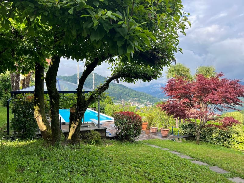 Villa ristrutturata di lusso con grande piscina in posizione soleggiata e tranquilla con vista da sogno sul lago di Lugano (16)