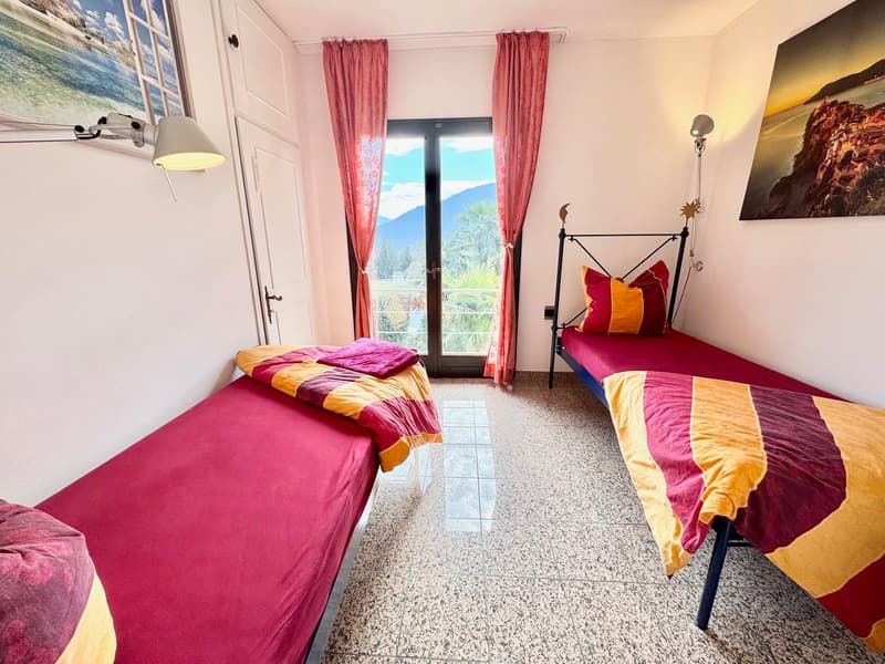 Villa ristrutturata di lusso con grande piscina in posizione soleggiata e tranquilla con vista da sogno sul lago di Lugano (8)