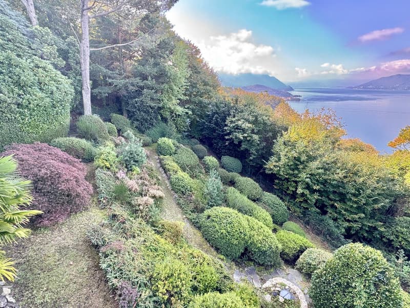 Villa très bien entretenue dans un endroit calme et très ensoleillé avec de grandes terrasses et une vue imprenable sur le lac (16)