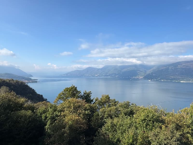 Villa très bien entretenue dans un endroit calme et très ensoleillé avec de grandes terrasses et une vue imprenable sur le lac (17)