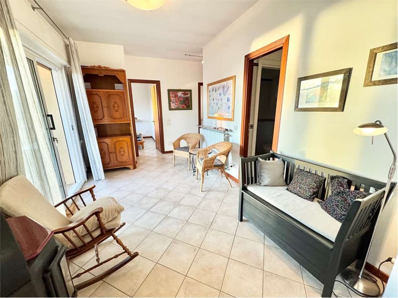 Bella casa unifamiliare in posizione tranquilla e soleggiata, con vist (2)