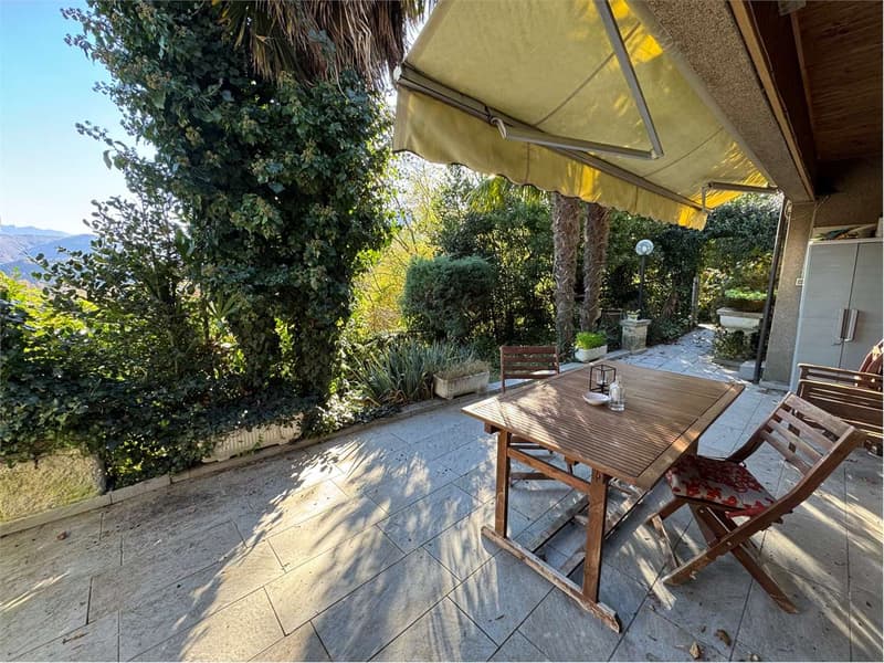 Three-room apartment with garden, large terrace and lake view (12)