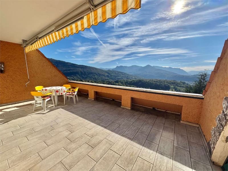 Two-room apartment on the top floor with large terrace and breathtaking view (10)