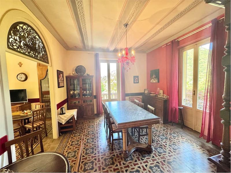 Curata villa in stile Liberty a Valganna in una posizione tranquilla e (5)