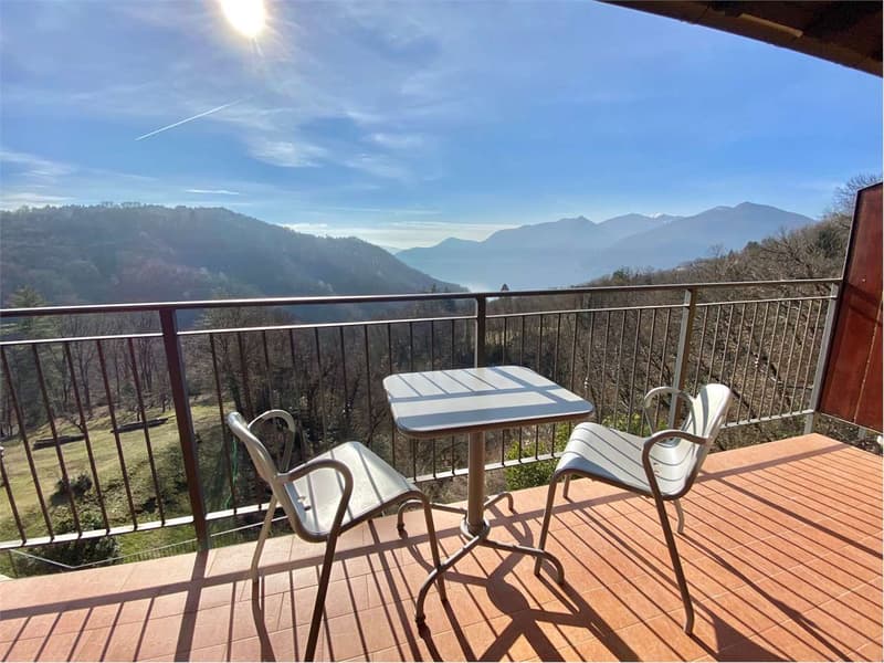 Lovely portion of a semi-detached house with a fantastic lake view (13)
