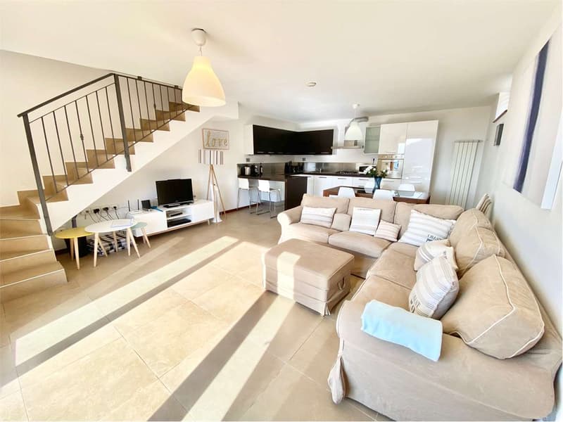 Lovely portion of a semi-detached house with a fantastic lake view (3)