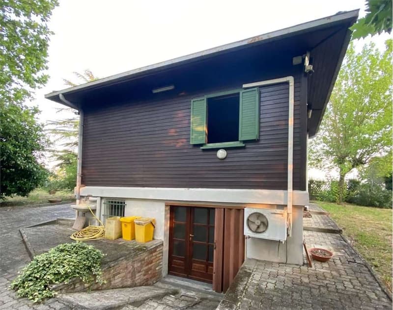 Chalet in a quiet and sunny location with beautiful land (12)