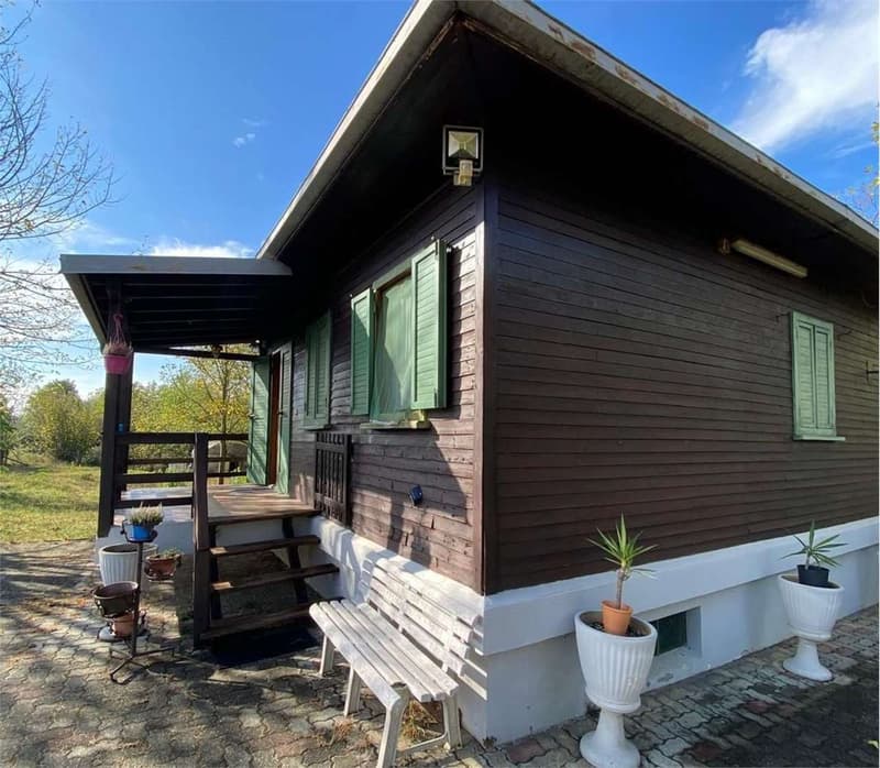 Chalet in a quiet and sunny location with beautiful land (2)