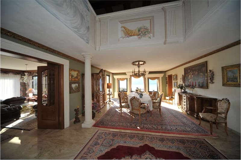 Ampia e signorile villa con piscina interna e con splendida vista lago (4)