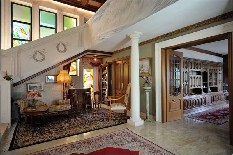 Ampia e signorile villa con piscina interna e con splendida vista lago (3)