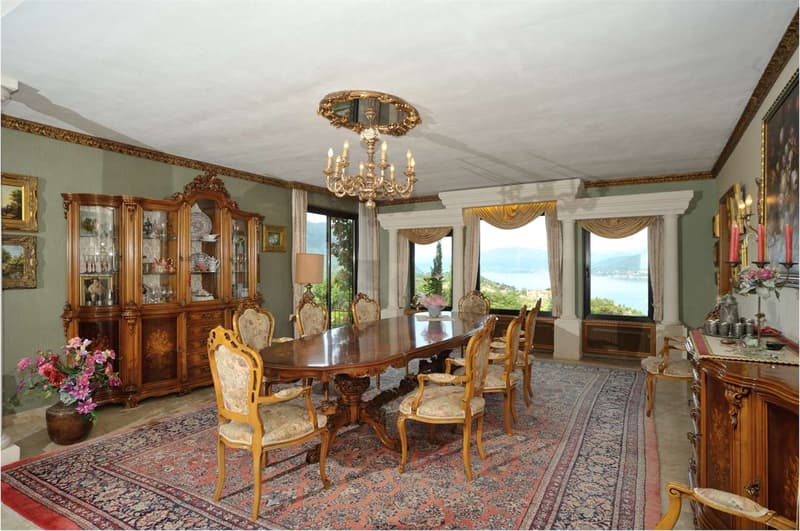 Ampia e signorile villa con piscina interna e con splendida vista lago (5)