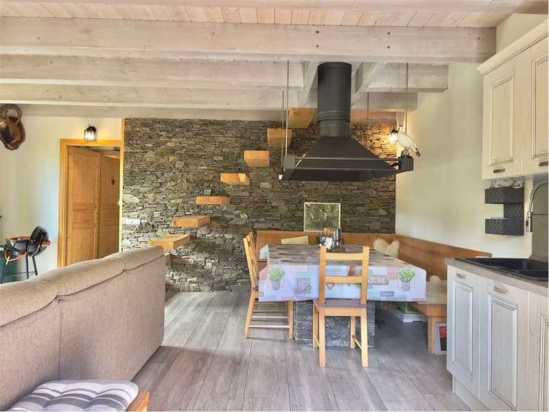Modern semi-detached chalet of high quality in a quiet and sunny location (5)
