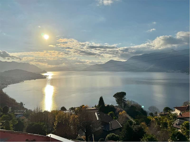 Carefully furnished 2-room apartment with terrace and stunning lake view (10)