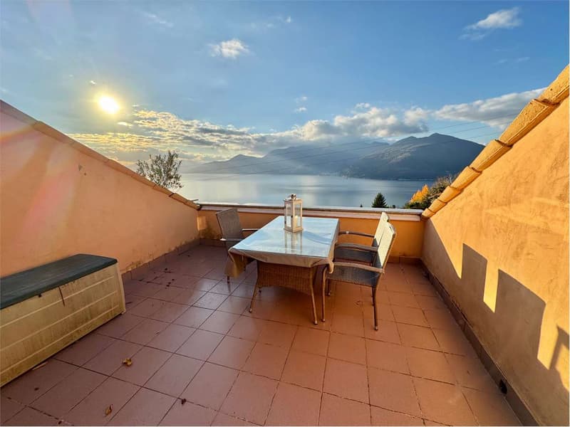 Carefully furnished 2-room apartment with terrace and stunning lake view (9)