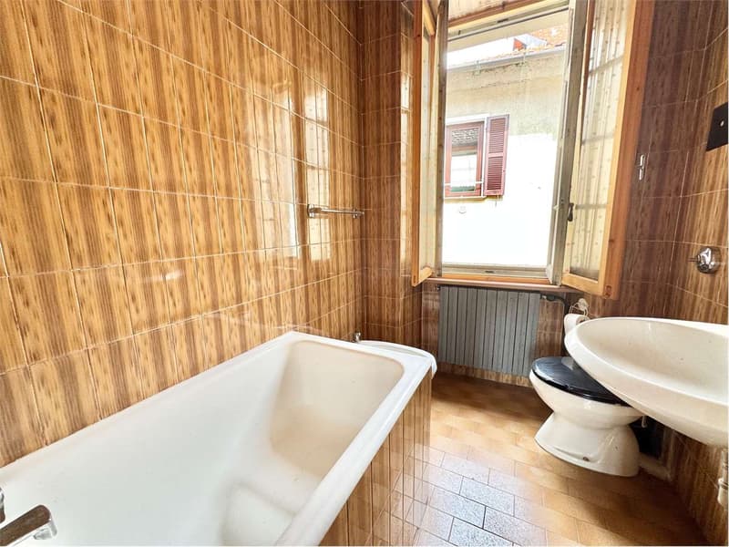À vendre à Brezzo di Bedero (8)