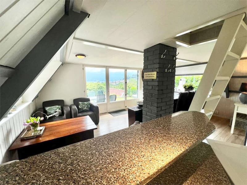 Maison de vacances soignée avec grande terrasse, jardin et vue sur le lac (2)