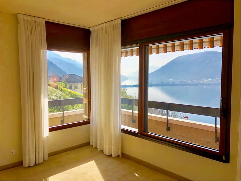 Große und gepflegte Villa in sonniger und ruhiger Lage mit herrlichem (9)