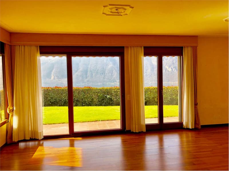Große und gepflegte Villa in sonniger und ruhiger Lage mit herrlichem (5)