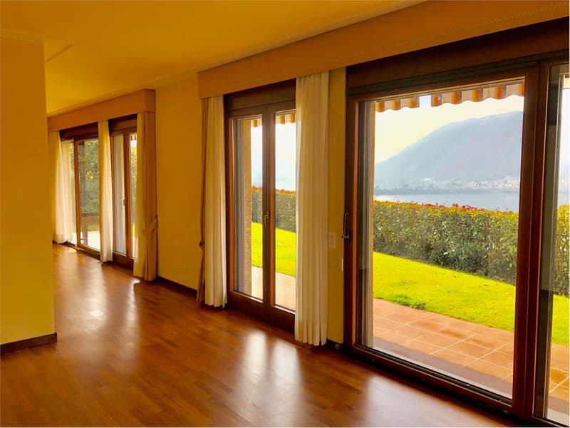 Große und gepflegte Villa in sonniger und ruhiger Lage mit herrlichem (3)