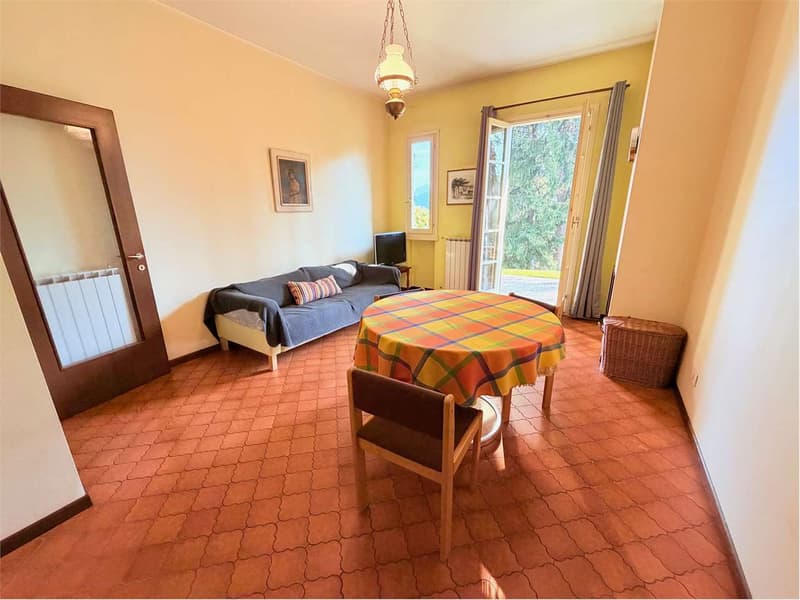 Charming three-room apartment in a quiet and sunny location with pool (4)