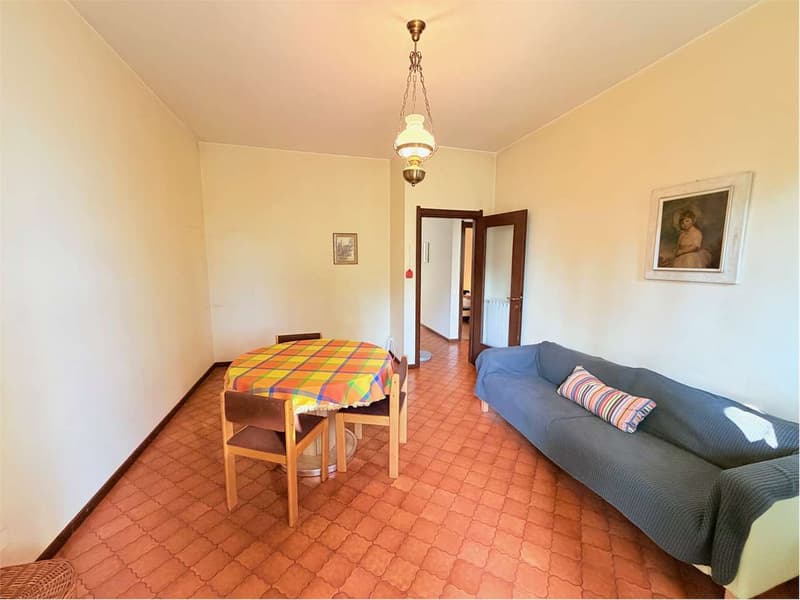 Charming three-room apartment in a quiet and sunny location with pool (5)