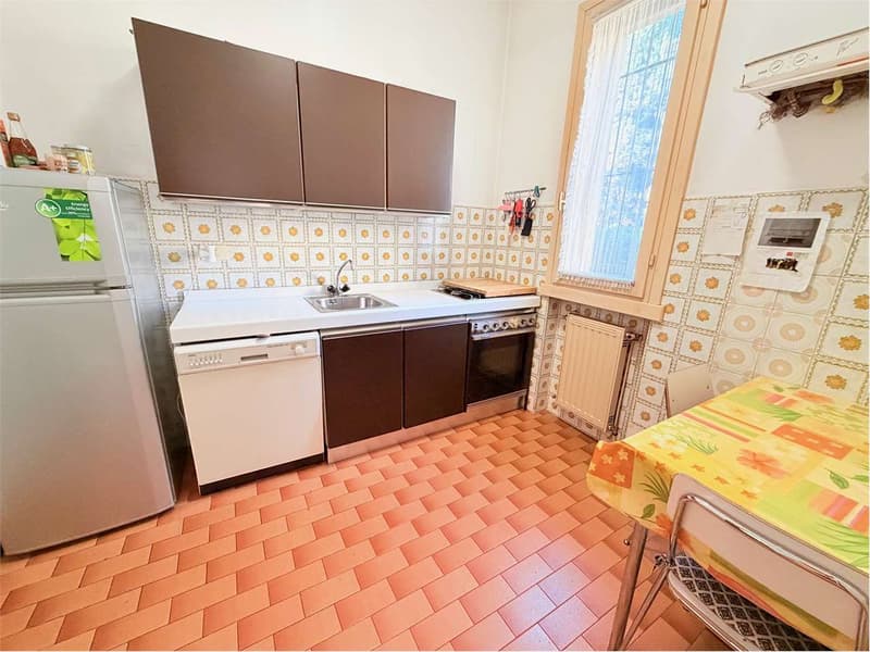 Charming three-room apartment in a quiet and sunny location with pool (7)