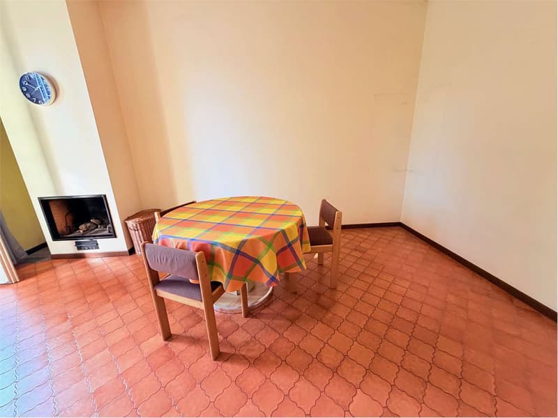 Charming three-room apartment in a quiet and sunny location with pool (3)