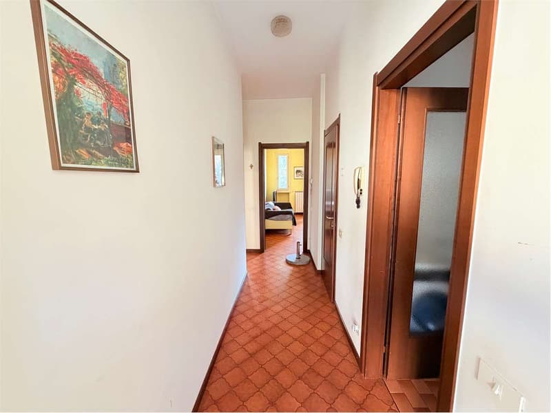 Charming three-room apartment in a quiet and sunny location with pool (6)