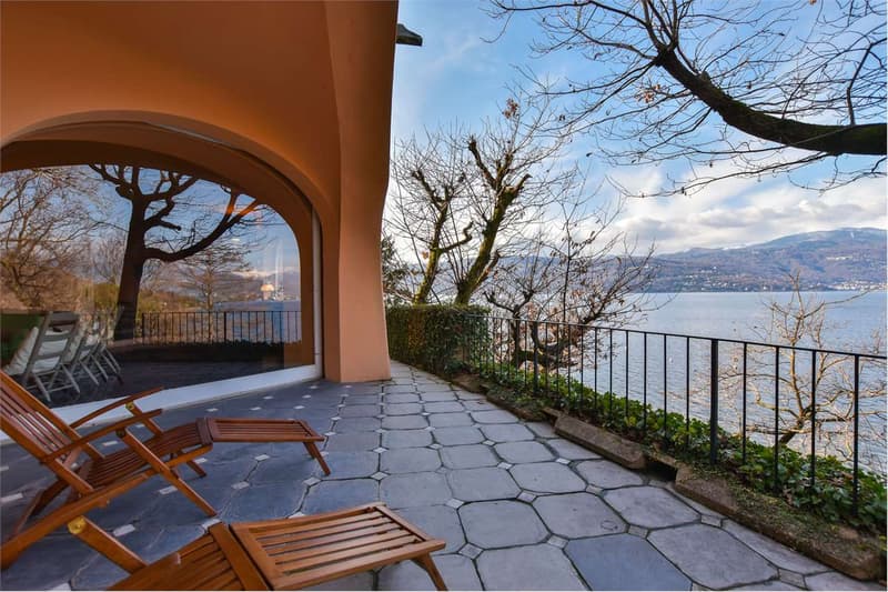 DIRETTAMENTE SUL LAGO! Villa esclusiva in posizione tranquilla e soleg (6)
