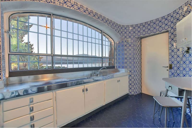 DIRETTAMENTE SUL LAGO! Villa esclusiva in posizione tranquilla e soleg (7)