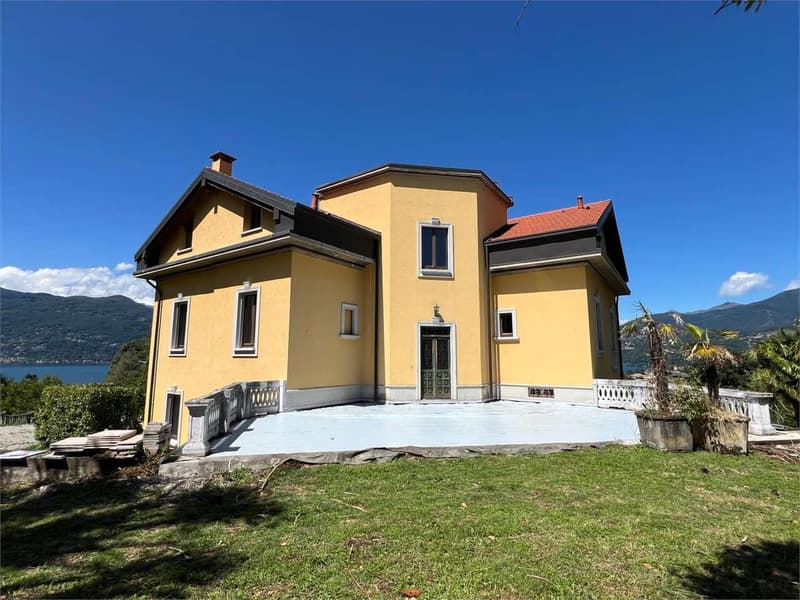 Mansard apartment completely renovated with large terrace (6)