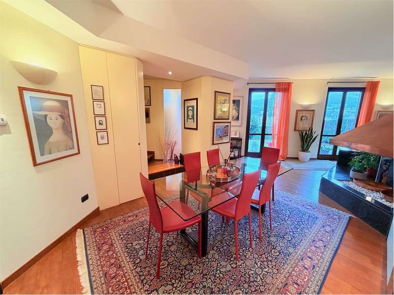 Villa d'angle très soignée en position centrale avec jardin et vue (4)