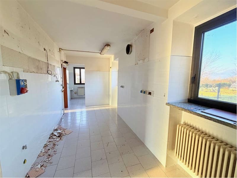 Fascinating former restaurant with rooms and splendid lake view (9)
