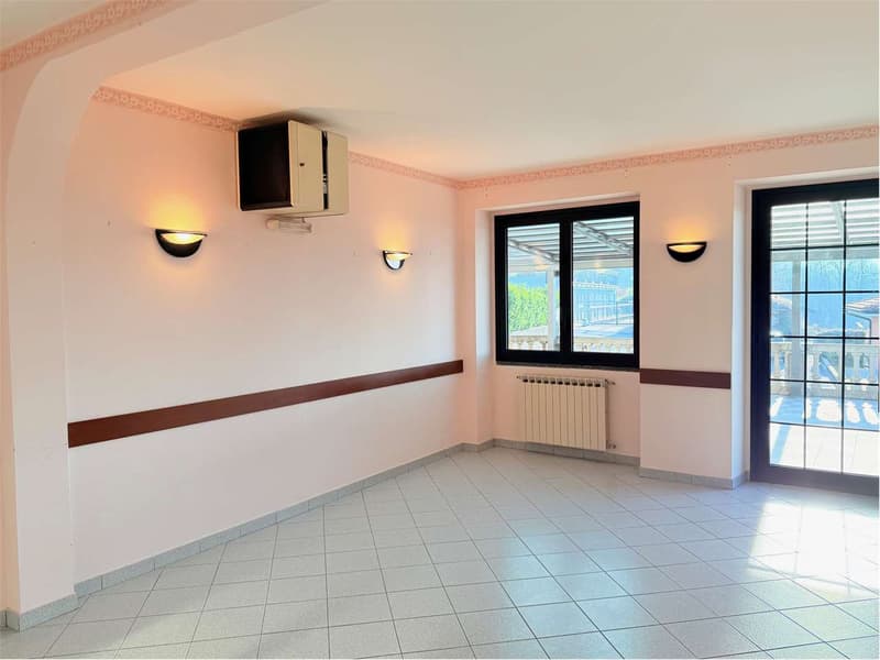 Fascinating former restaurant with rooms and splendid lake view (8)