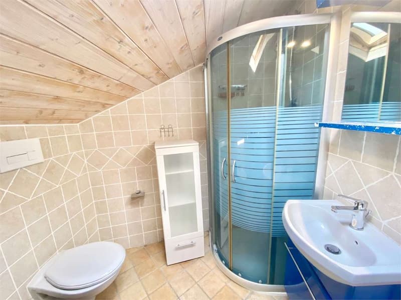 Renovated apartment in a beautiful villa, in a quiet location (8)