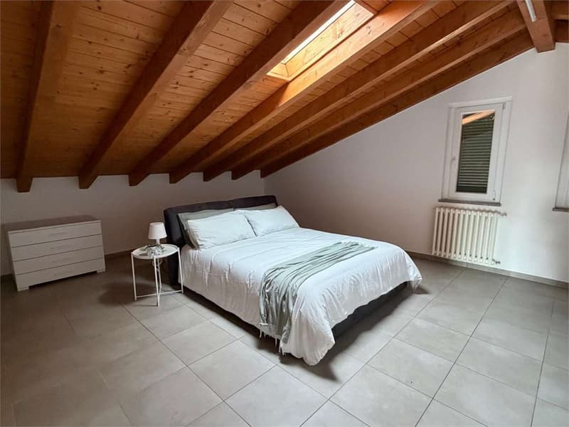 Long-term rental! Completely renovated four-room apartment in (12)