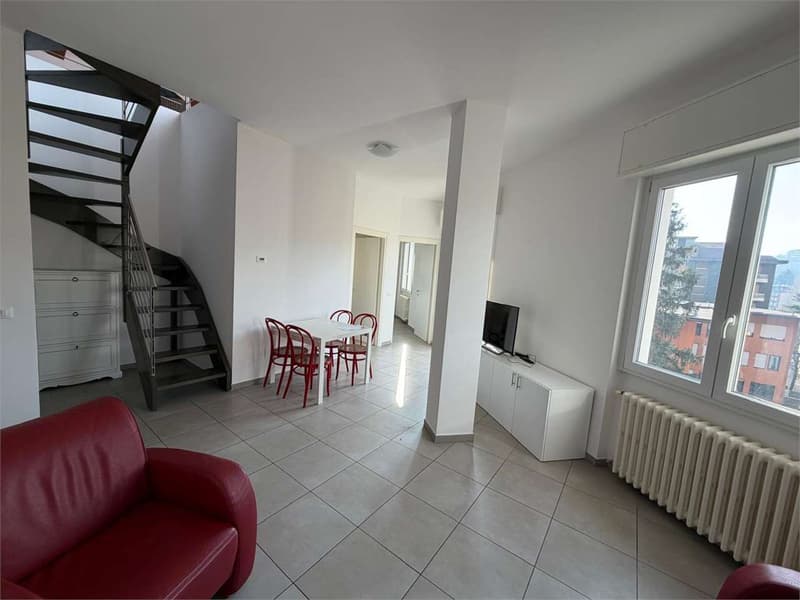 Long-term rental! Completely renovated four-room apartment in (4)
