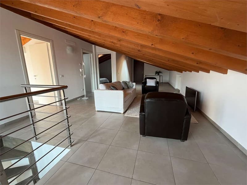 Long-term rental! Completely renovated four-room apartment in (10)