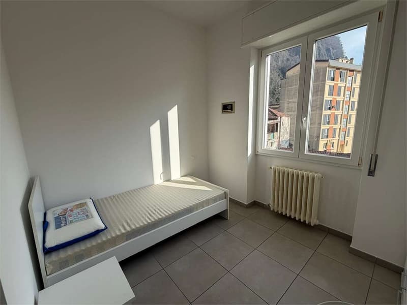Long-term rental! Completely renovated four-room apartment in (6)
