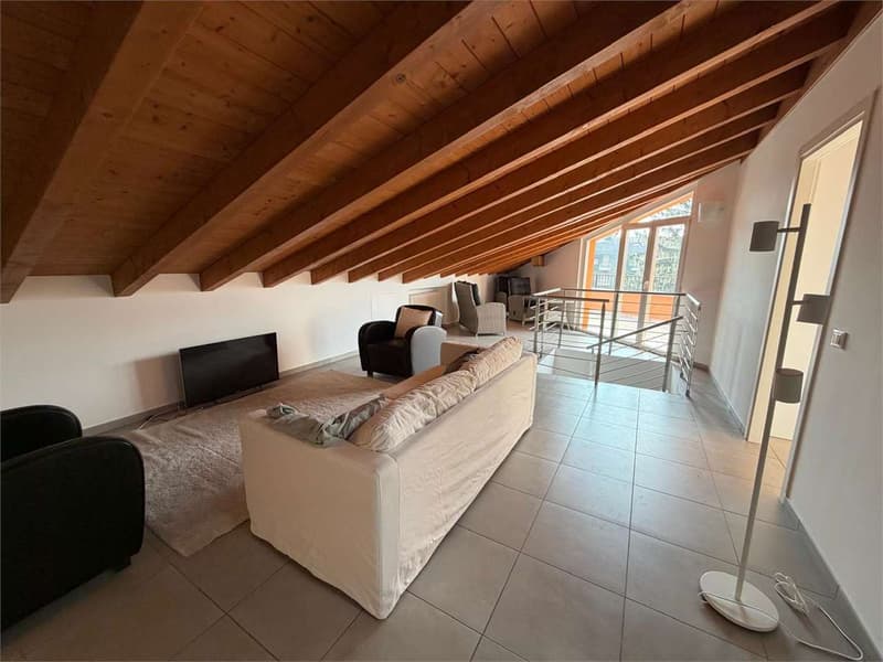 Long-term rental! Completely renovated four-room apartment in (11)