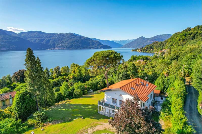 Curata villa con dependance, a pochi passi dal lago con splendida vist (5)
