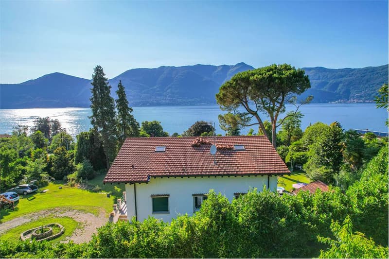Curata villa con dependance, a pochi passi dal lago con splendida vist (3)