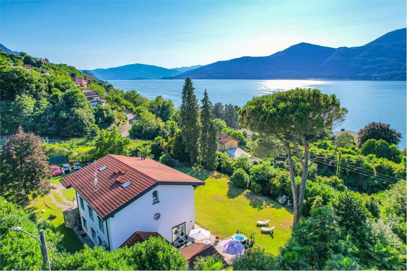 Curata villa con dependance, a pochi passi dal lago con splendida vist (4)