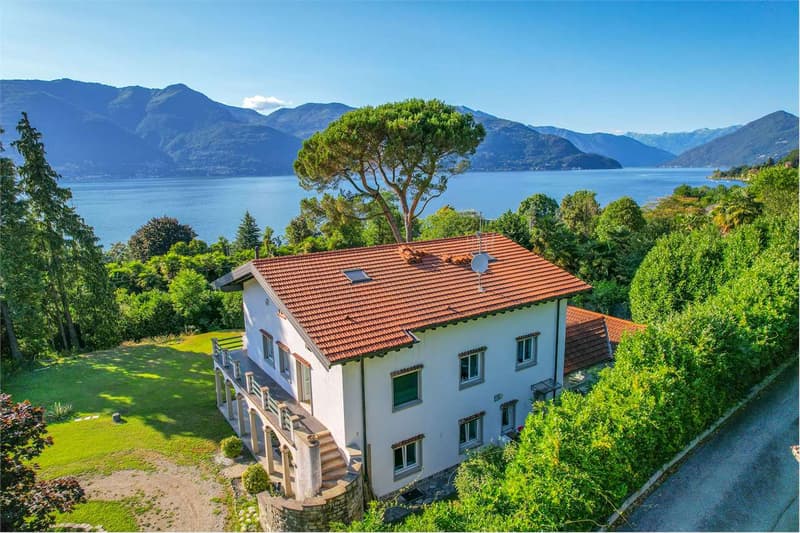 Curata villa con dependance, a pochi passi dal lago con splendida vist (2)