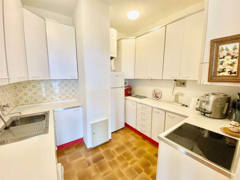 Apartment on the top floor near the village with pool, tennis court (10)