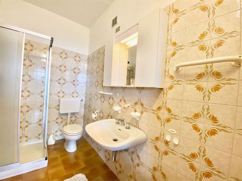 Apartment on the top floor near the village with pool, tennis court (12)