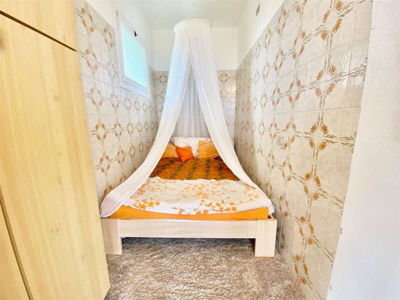Apartment on the top floor near the village with pool, tennis court (11)