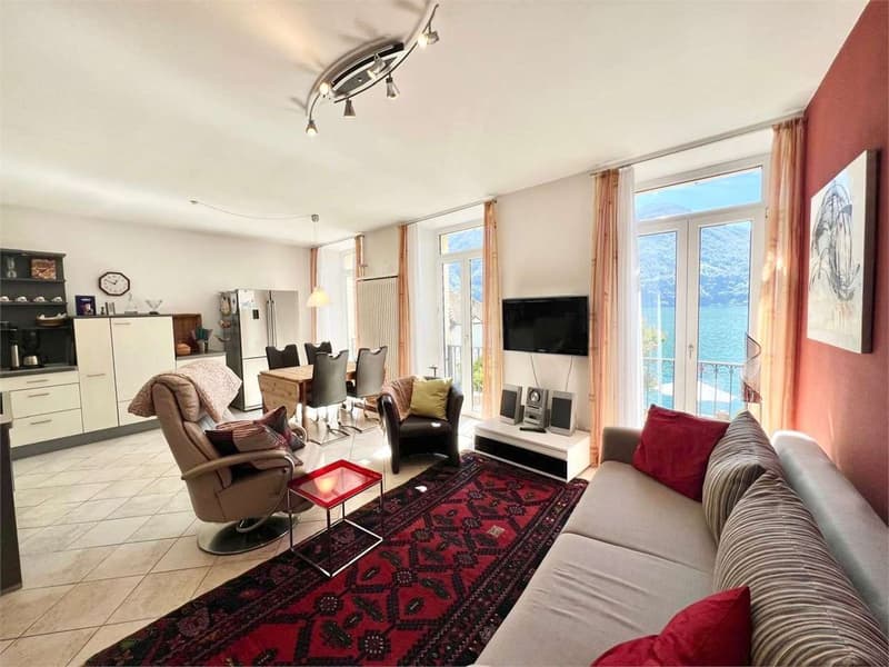 DIRECTLY ON THE LAKE! Apartment in sunny position with garage (2)