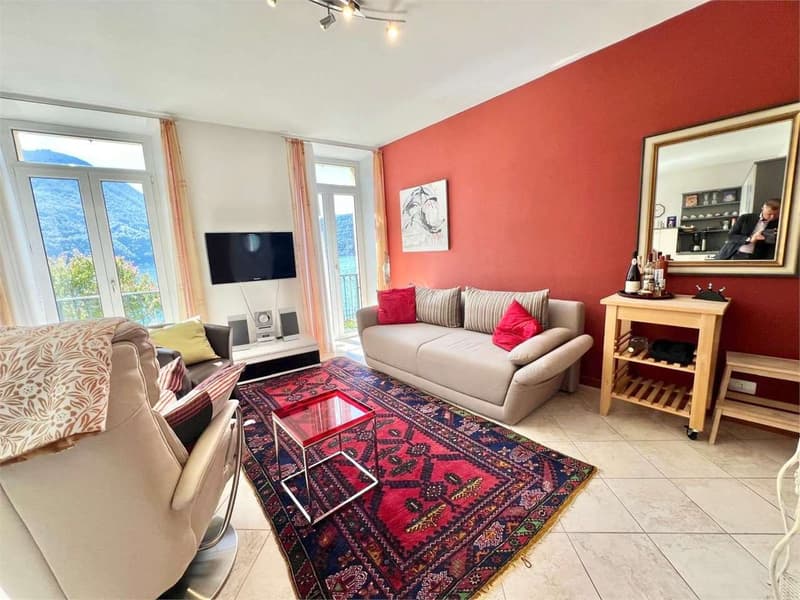 DIRECTLY ON THE LAKE! Apartment in sunny position with garage (3)